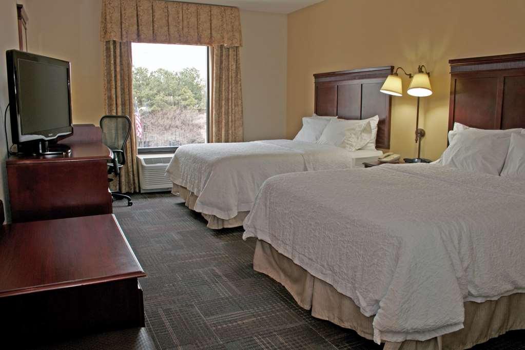 Hampton Inn & Suites Norfolk-Airport Room photo