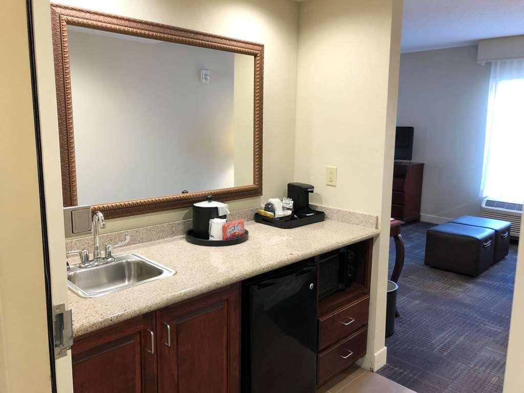 Hampton Inn & Suites Norfolk-Airport Room photo