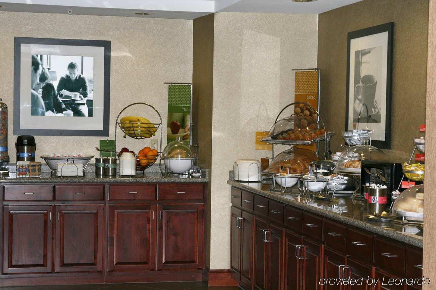 Hampton Inn & Suites Norfolk-Airport Restaurant photo