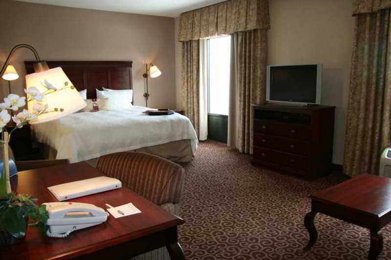 Hampton Inn & Suites Norfolk-Airport Room photo